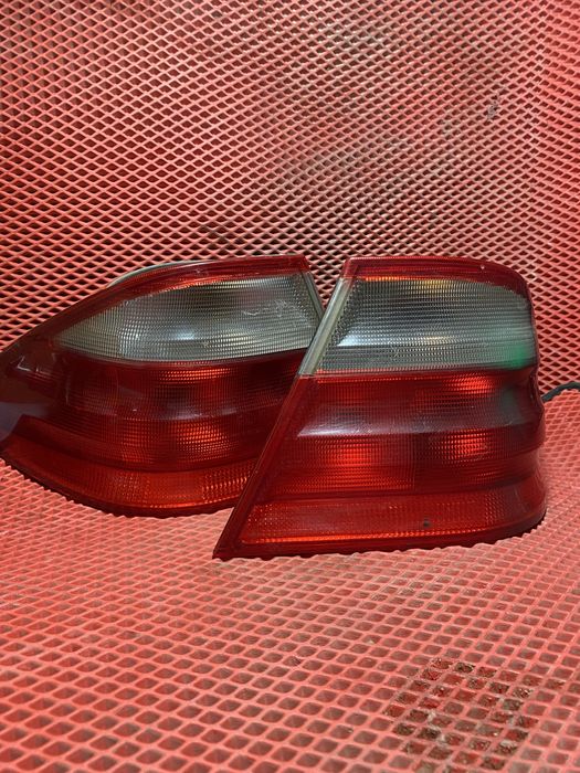 Задние фонари(поворотники) Мерседес 208