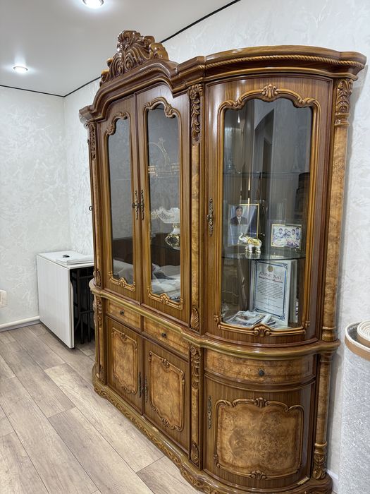 Продается витрина (сервант)