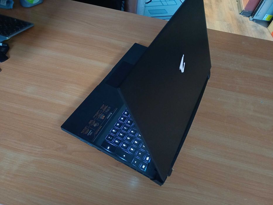 240Hz Gigabyte AORUS Core™ i7-11H/RTX 3060 6GB GDDR6/32GB RAM/1TB SSD