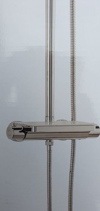 Baterie coloană de duș termostat.  Sistem de duș.