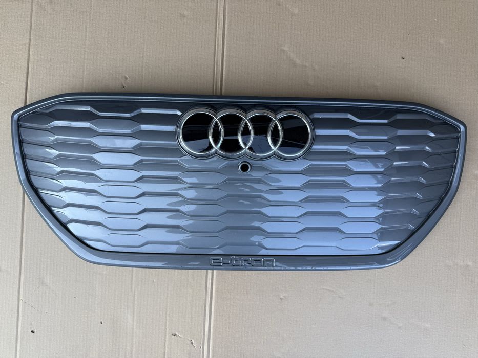 Решетка Маска AUDI Q4 F4 E-TRON | 2022