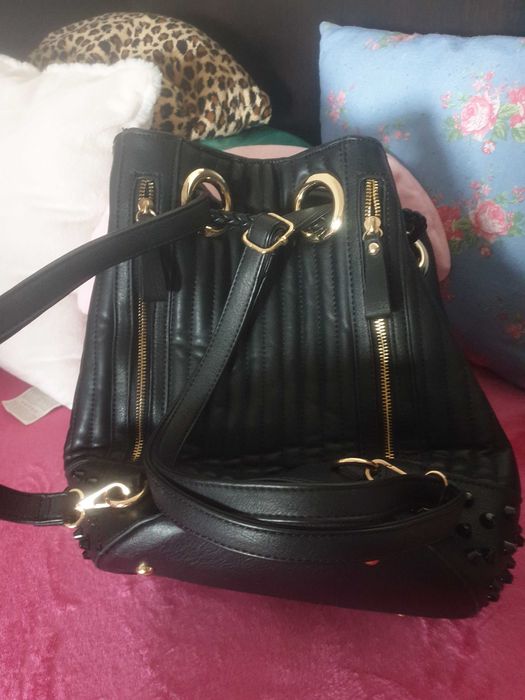 Rucsac nou geanta neagra cu accesorii aurii stil sac