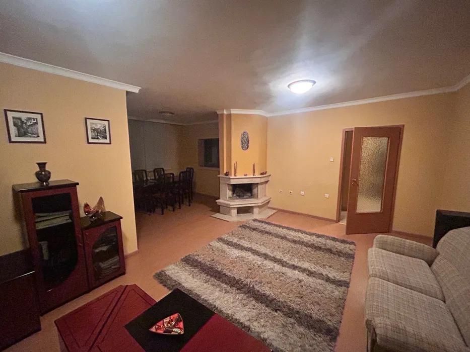 Дава се под наем Тристаен апартамент в София, Медицинска академия - 140 кв.м за 1100 € - Снимка #1