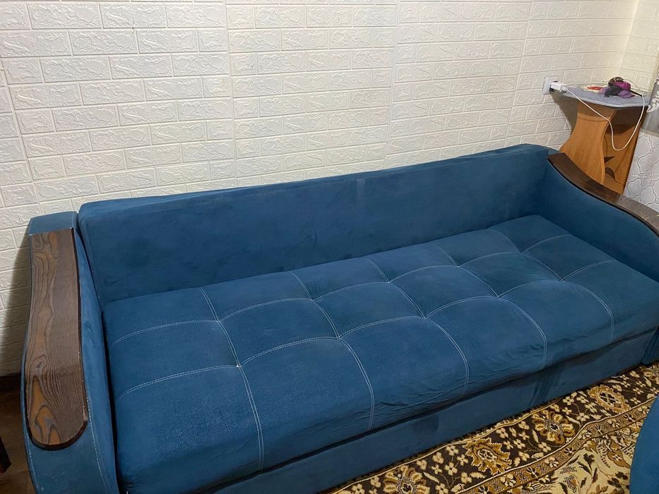 Срочно в связи с переездом продам диван в отличном состоянии не дорого