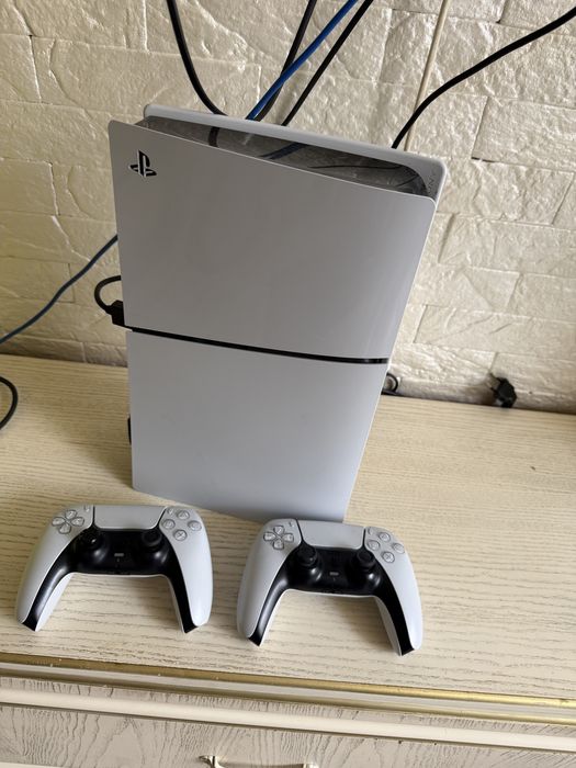 Продается Playstation 5 в отличном состоянии