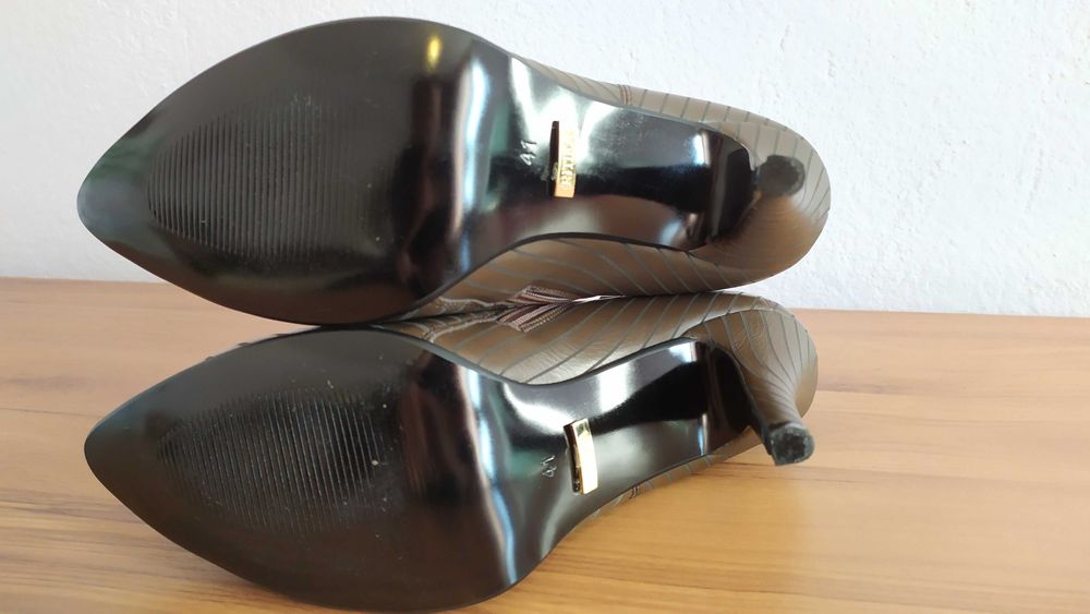 Дамски боти на висок ток, 41-ви номер