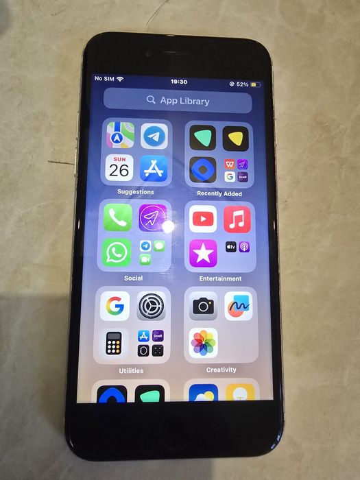 Iphone SE 2020 SROCHNA Sotiladi!