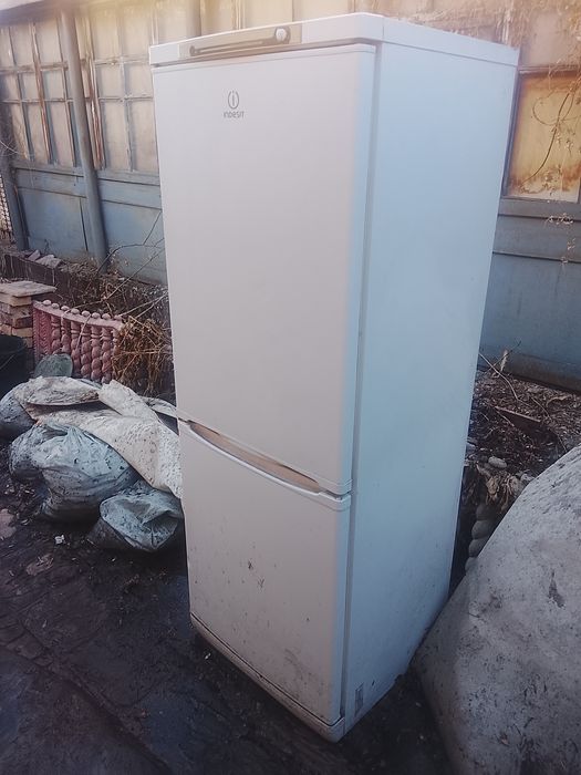 Продам холодильник на запчасти
