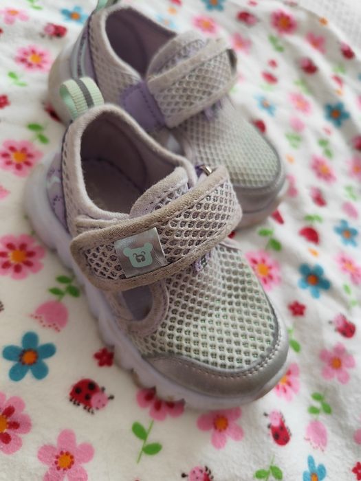 Продам обувь на девочку