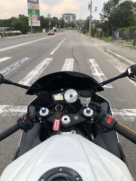 ——- Yamaha YZF R6 ——-