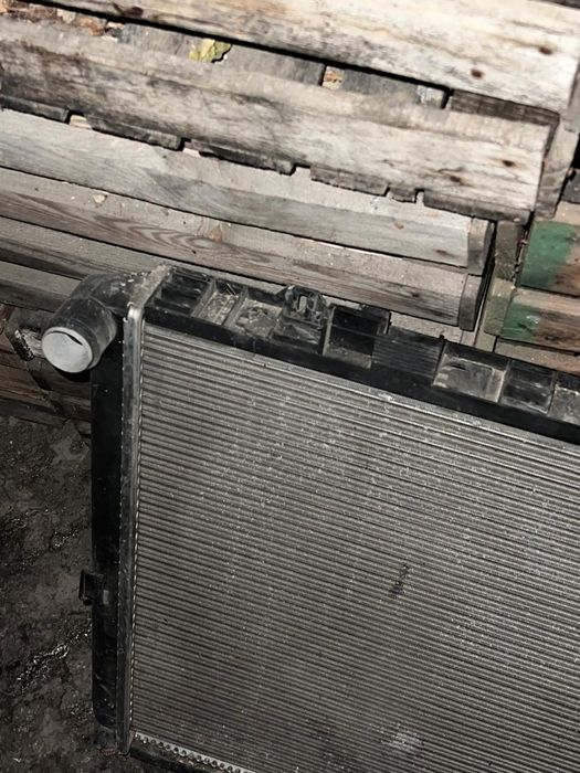 Радиатор на 210 мерс