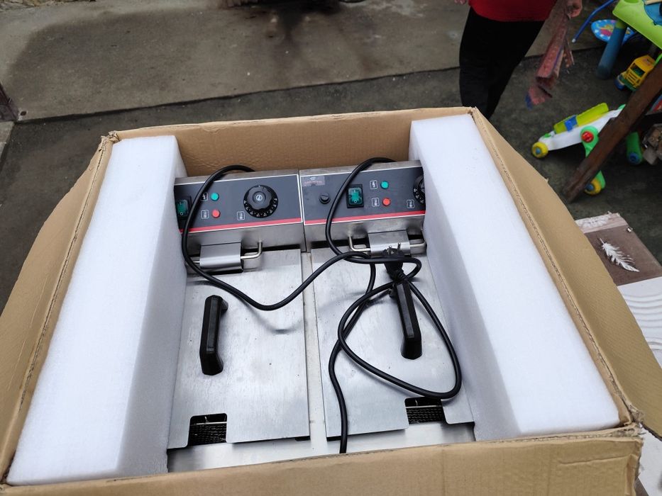Friteuza  electrica cu doua cuve 12 litri/cuva