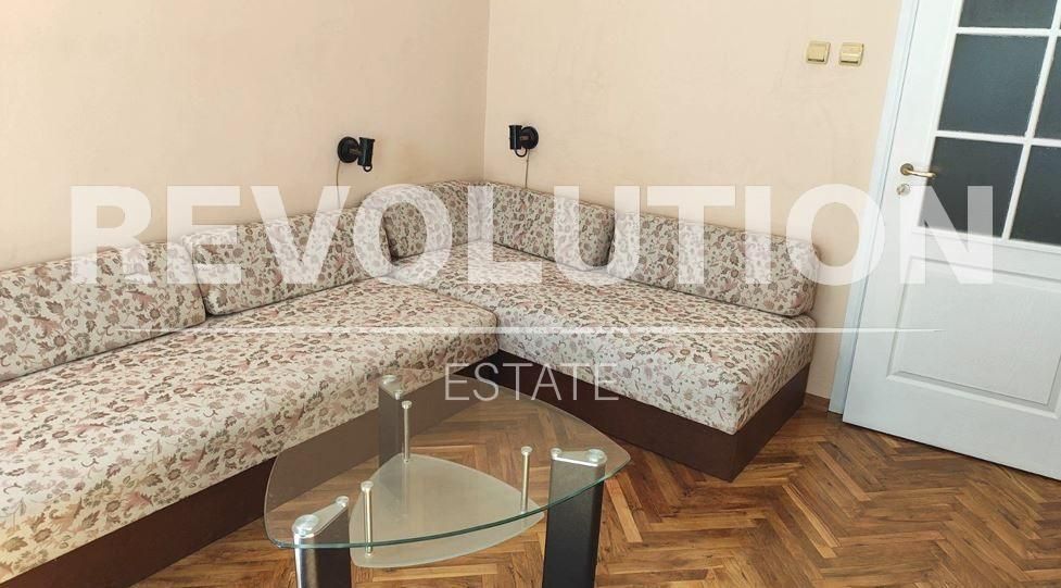 Дава се под наем Тристаен апартамент в Варна, Център - 98 кв.м за 820 € - Снимка #3