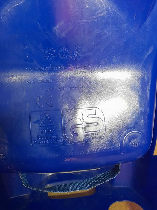 Vand săniuța pentru copii.