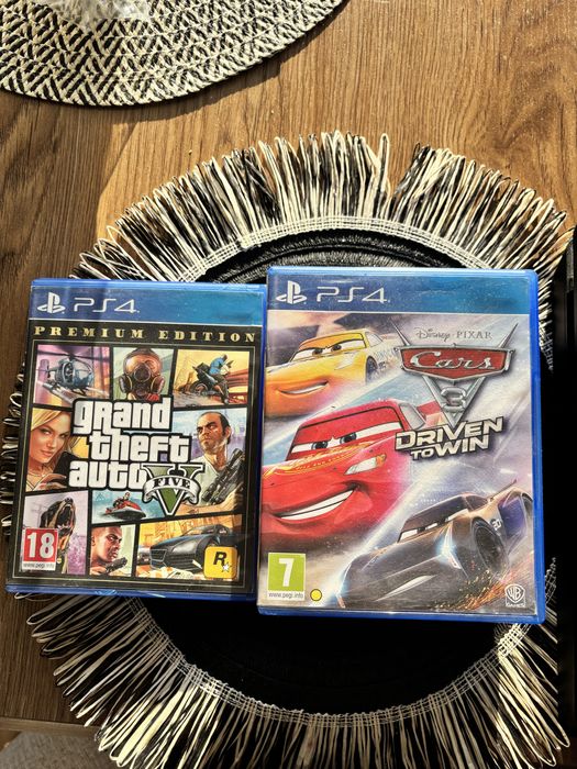 Плейстейшън 4 slim