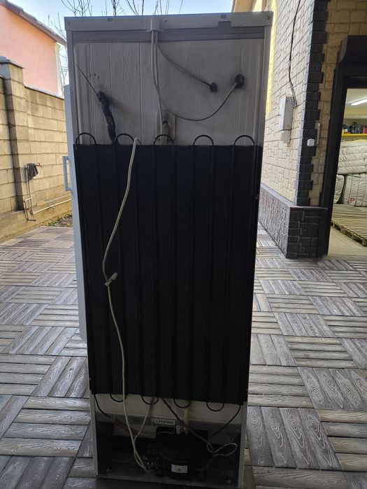 Продам морозильную камеру Indesit