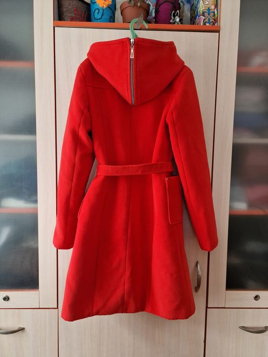 Продам дёшево новое пальто.