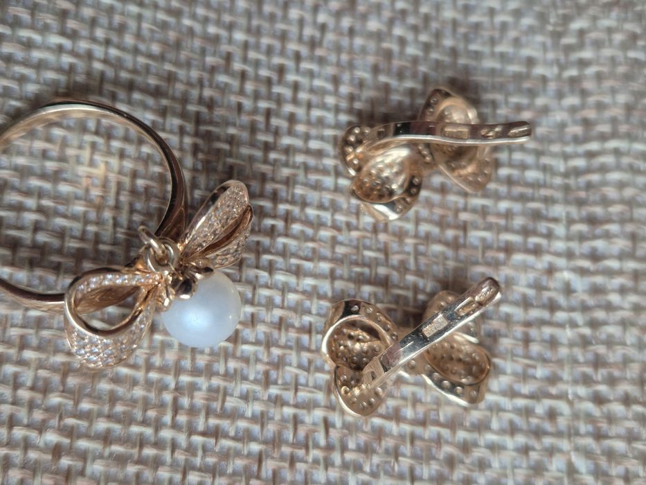 Златен    комплект , нов