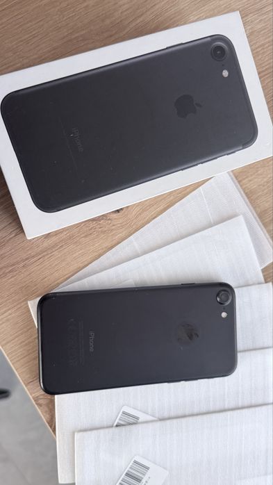 Iphone 11. - 64GB черен