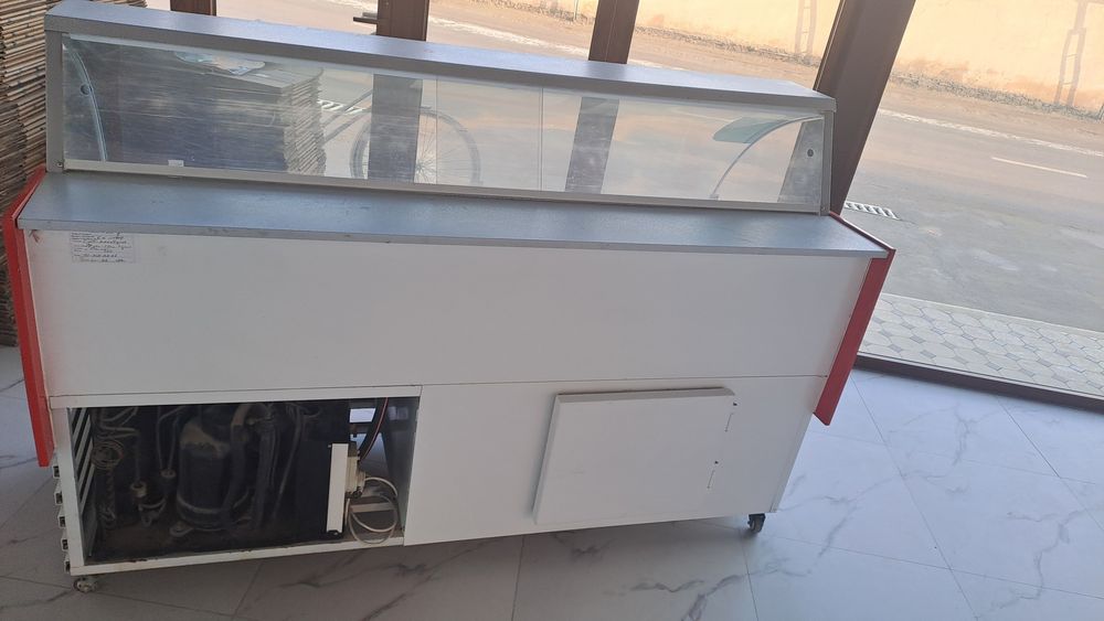 Витрина холодильник