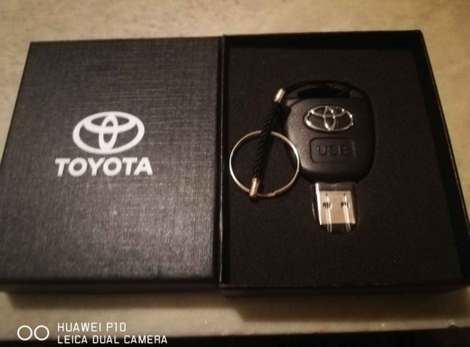 Флашка ключ Мерцедес БМВ Ауди Фолксваген Опел Хонда Тойота 32 гб