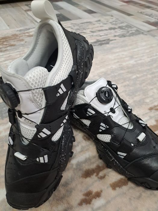 Adidas x HYKE AH-002 fl
WHITE