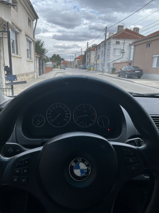 BMW X5 колата е в много добро  състояние за годините си