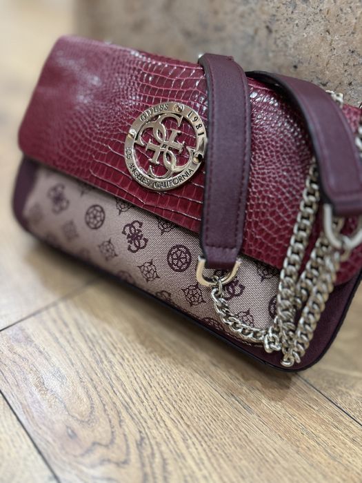 Дамски маркови чанти Michael Kors Guess