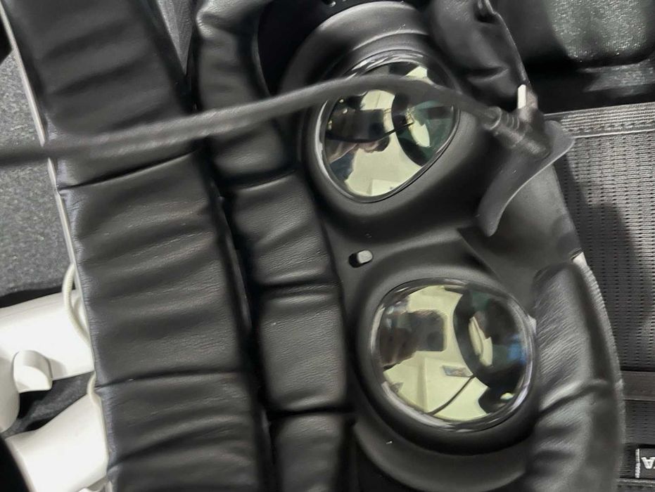 Meta Quest 3 512GB  + калъф и BOBOVR каишка