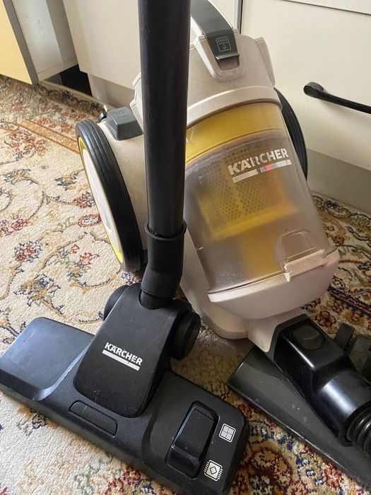 Пылесос Karcher (работает, но слабо тянет)