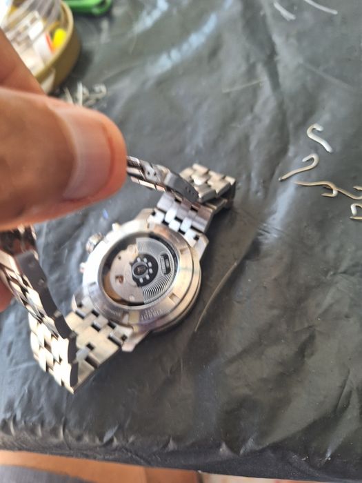 Часовник tissot автоматичен