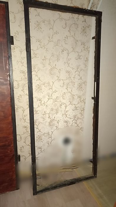 Железная входная дверь