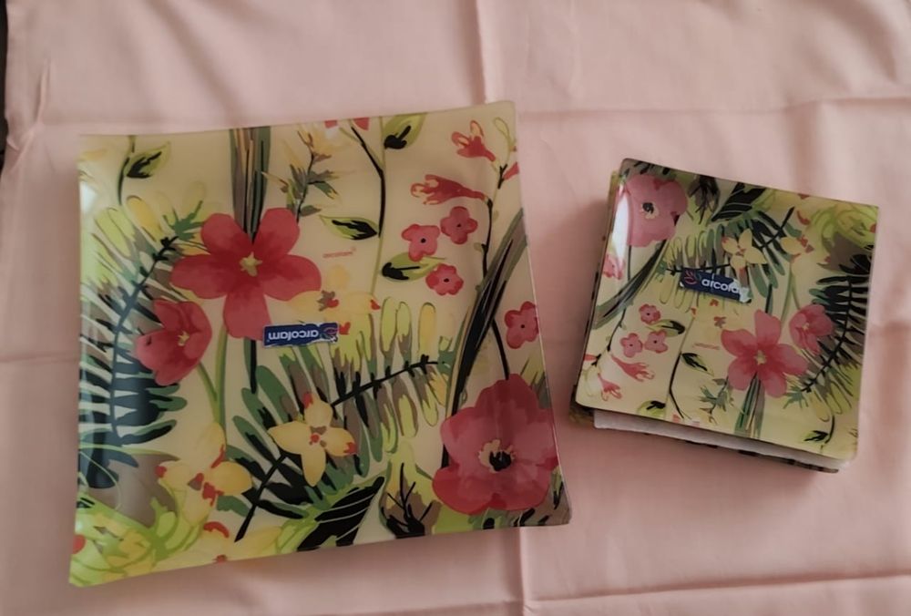 Продам набор тарелок