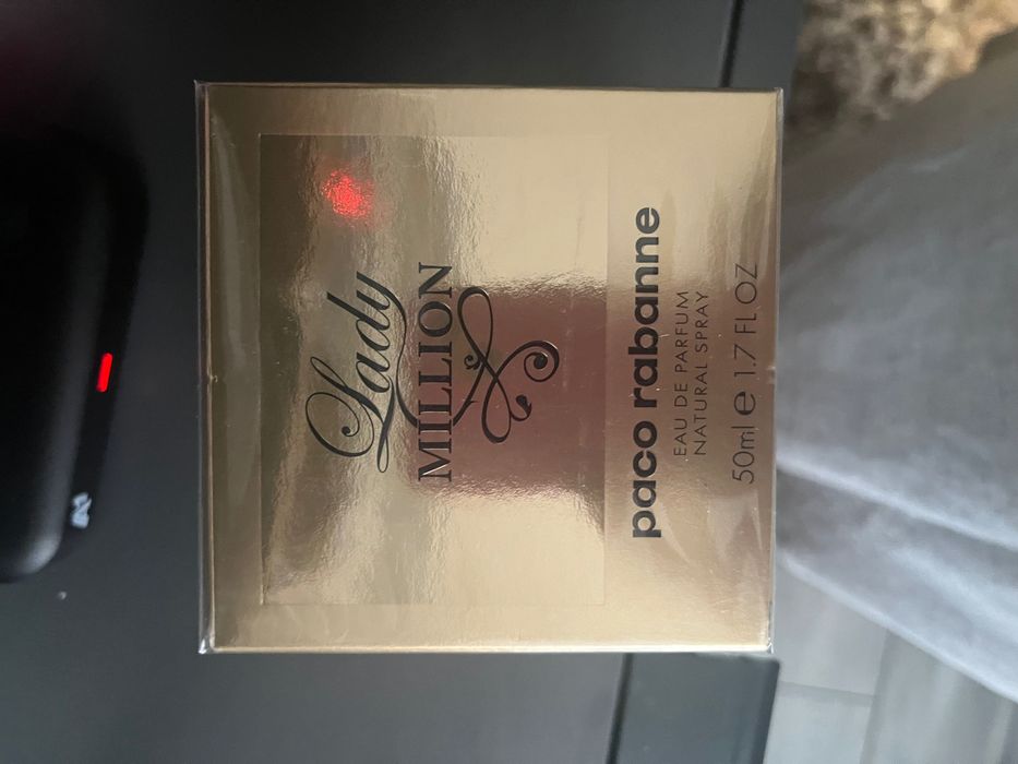 Продавам чисто нов оригинален Lady Million парфюм.