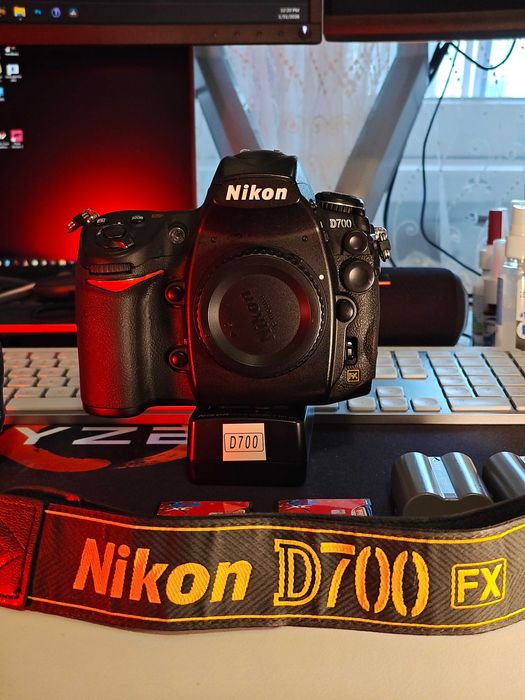 Nikon D700 CMOS colour king + Nikkor AF-S 50mm f/1.8G CA NOU