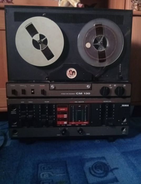 Vând magnetofon Tesla