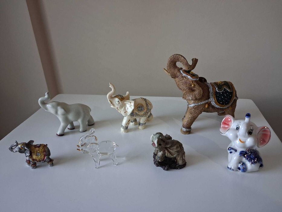 Сувенири: Комплект слончета, Комплект миден , Комплект магнити за хладилник.