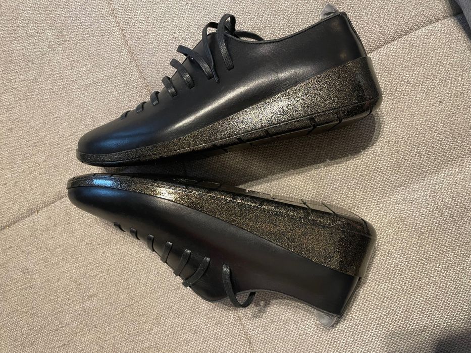 Нови кожени обувки - Justin Deakin