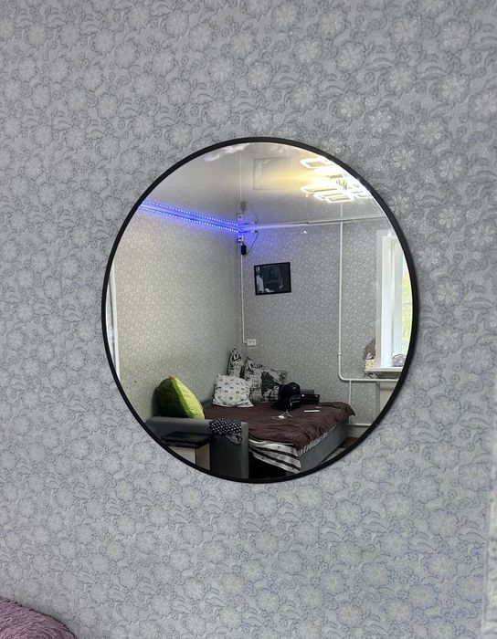 Настенное зеркало