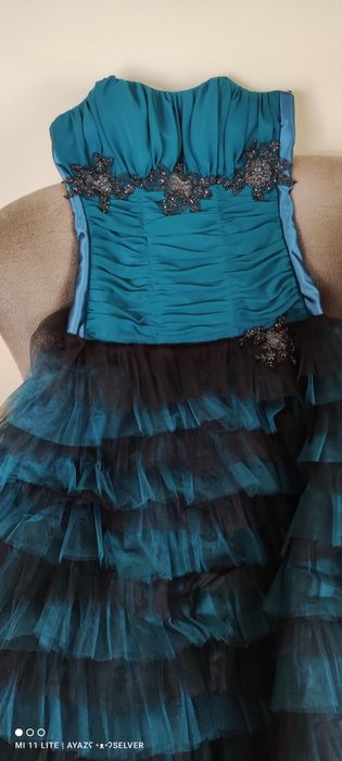 Бална рокля в отлично състояние носена е за няколко часа С-М размер.