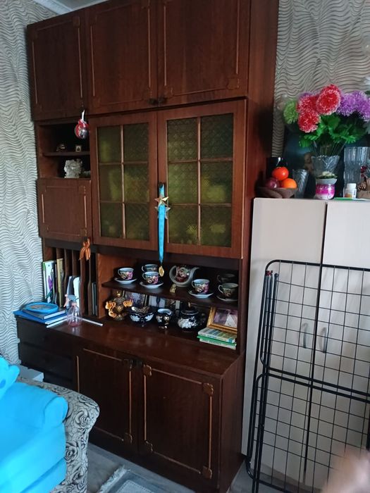 Стенка шкаф для посуды.