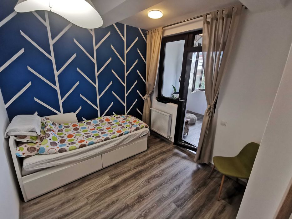 Centrala/ 3 camere/ Bloc 2015/ 2 Băi/ Parcare/ Balcon/Aer Conditionat