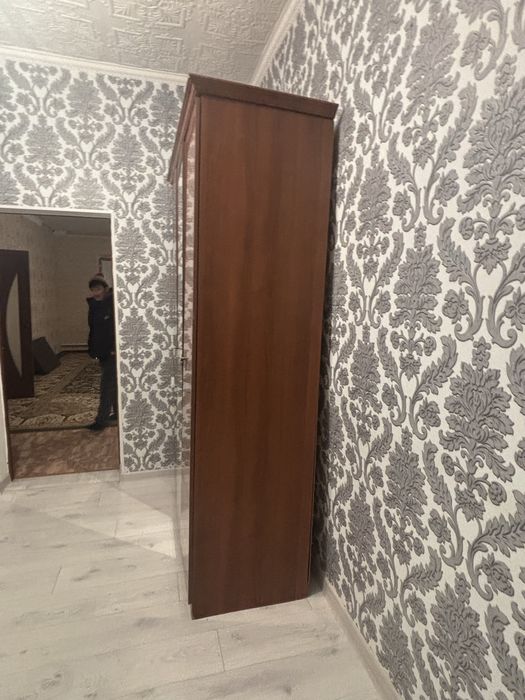 шкаф коричневый