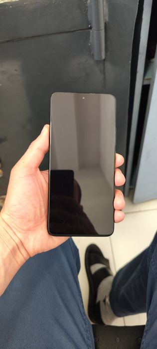 Poco F5 pro.  ideal