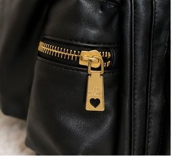 Продавам раница Love Moschino Heart