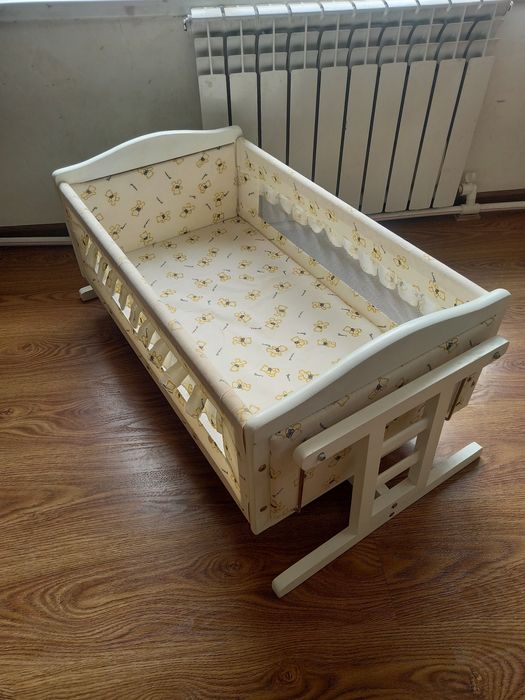 СРОЧНО СРОЧНО Lyulkali kravat sotiladi.

Продаётся кровать-люлька."