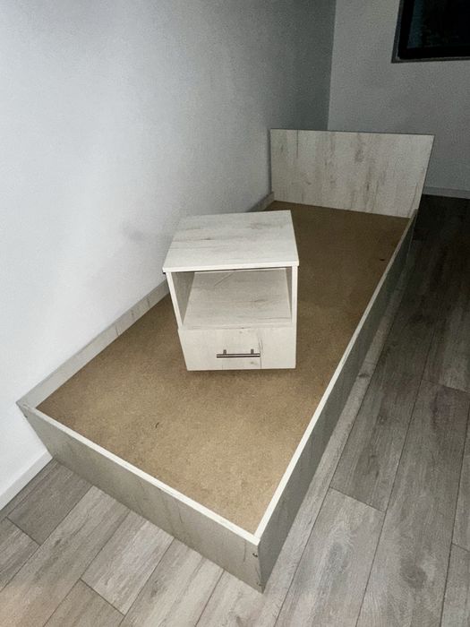 Pat si Noptiera 300 RON