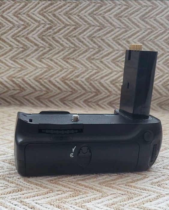 Nikon ND80 Multi Control Battery Grip pentru modele D80, D90