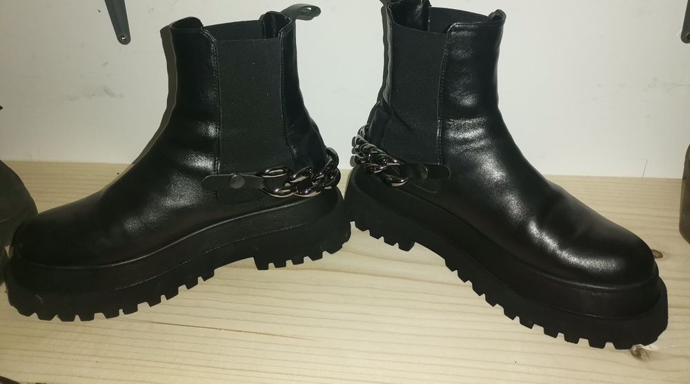 Ghete  din  piele