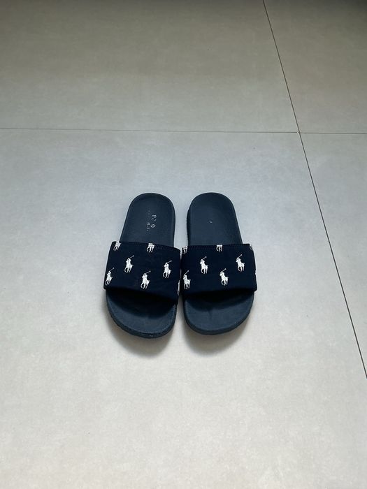 Papuci baieti marimea 30 si 32